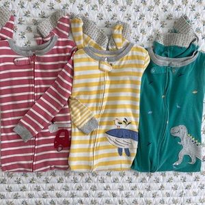 Carter’s footie pajama bundle